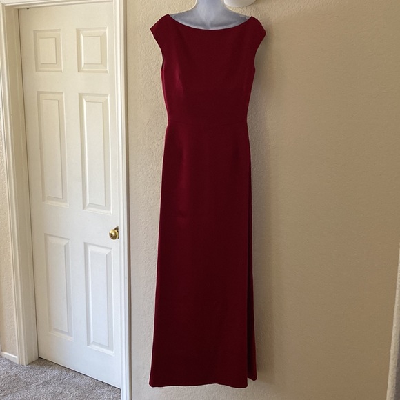 100% Silk Gown, size 8 - Picture 6 of 15